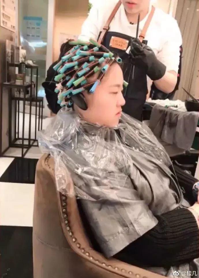 快过年了，你妈烫头了吗？哈哈哈哈哈哈哈哈哈哈 