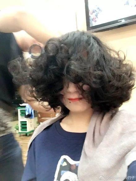 快过年了，你妈烫头了吗？哈哈哈哈哈哈哈哈哈哈 