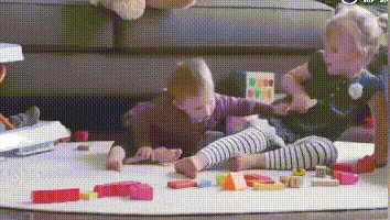 深夜监控拍下的这一幕，看哭无数人：你永远不知道孩子有多爱你…… 