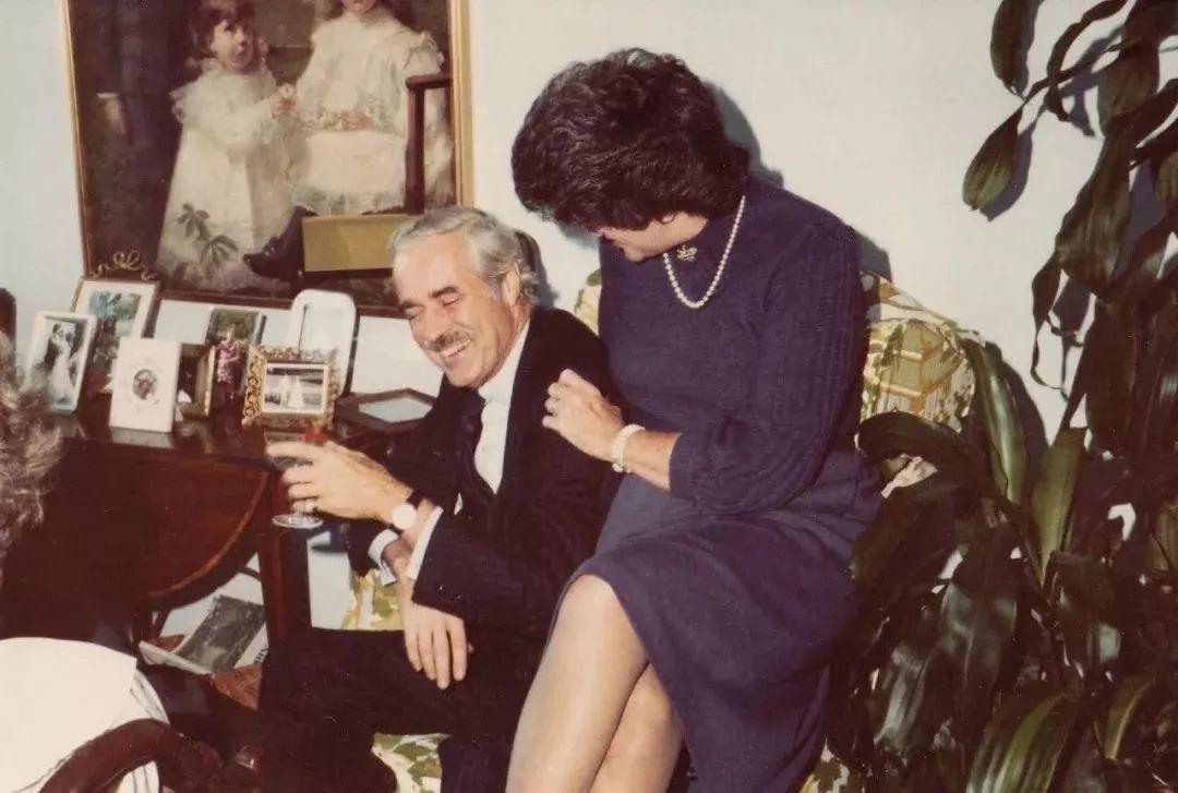 相识6天闪婚,相守73年,临终选择震惊世人:世间最美好的爱情都写在这对老夫妻的脸上!